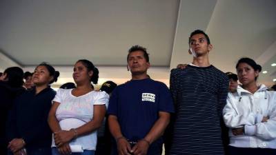 En los operativos cayeron hombres y mujeres miembros de la 18 que de se dedicaban a extorsionar. Foto AFP.