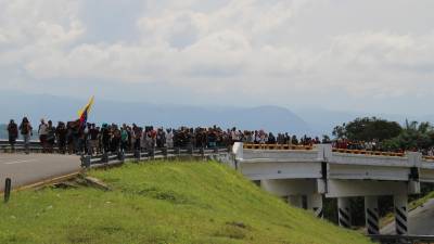Un millar de migrantes partieron este martes hacia la capital mexicana en busca de un permiso que les permita transitar por el país en su ruta hacia EEUU.