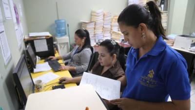 Las empresas deben llevar a la unidad de Empleo por Hora los contratos para registrarlos, de no hacerlo se toman como trabajos permanentes. Fotos: Yoseph Amaya.