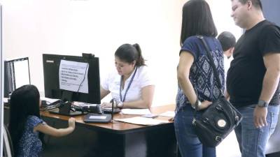 Debido a que las autoridades han hecho que se respete la hora de la cita, el trámite ahora es más ordenado.