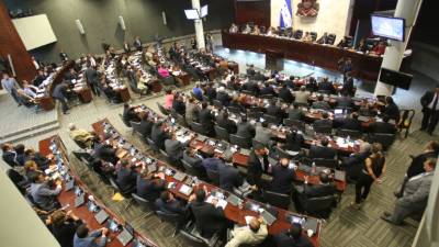 Los disputados discutieron otros temas que no estaban previstos en agenda.