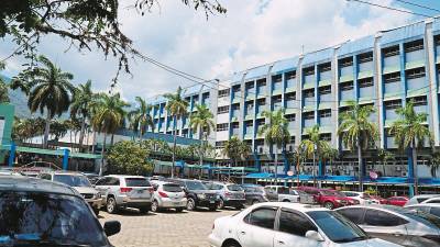 <b><span class=mln_uppercase_mln>centro.</span></b> Por años se ha venido dando este tipo de irregularidades en el hospital, dicen los dirigentes del sindicato.<span class=mln_uppercase_mln> Amílcar izaguirre.</span>