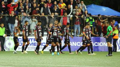 Alex López y Ángel Tejeda se lucen con golazos en Costa Rica