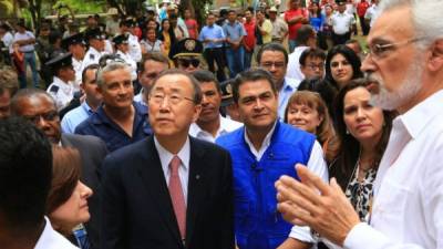 El Secretario General de la Organización de las Naciones Unidas (ONU), Ban Ki-moom, fue acompañado por las Ruinas de Copán por el presidente de Honduras, Juan Orlando Hernández.