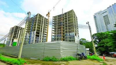 En construcción están las tres torres de Panorama 3, en el sector Mackey se construyó la plaza Cero Cinco y en el bulevar del norte los condominios y la plaza Las Mercedes. Fotos: Franklin Muñoz