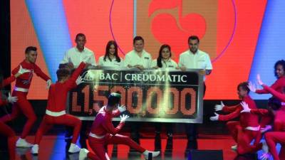 Artistas nacionales y extranjeros engalanan el escenario en el instituto San Miguel de Tegucigalpa.