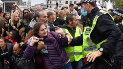 Personas detenidas y varios heridos dejaron las protestas en Londres (Reino Unido), organizadas por ciudadanos que se oponen a las restricciones a la movilidad. Situaciones similares se han reportado en otros países europeos.