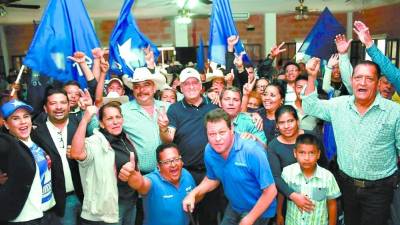 El presidenciable nacionalista fue recibido por simpatizantes de Copán.