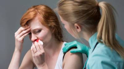 Una emergencia muy común es la hemorragia nasal, la cual puede necesitar asistencia médica inmediata.