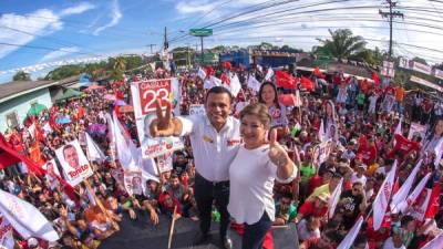 José Antonio Rivera recibió masivo respaldo de la gente como el candidato de la Alianza en San Pedro Sula.