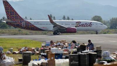 Un piloto de la aerolínea Batik salvó la vida de sus pasajeros al despegar tres minutos antes de que un terremoto azotara la isla de Batik./AFP.