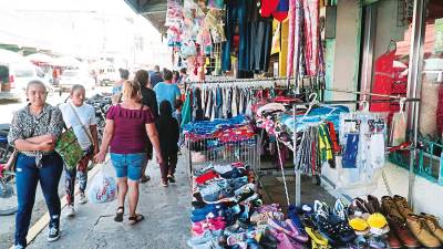 Los comerciantes aseguran mantener buenos precios para sus clientes. Fotos: José Cantarero.