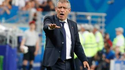 Fernando Santos resaltó la clasificación a octavos de final, pero reconoció que Irán le planteó un partido ordenado.
