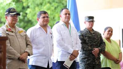 El ministro de Gobernación, Leonel Ayala, y el alcalde Calidonio en el evento.