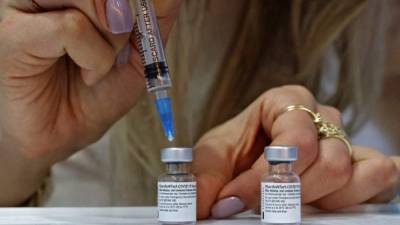 La vacuna de Pfizer muestra mayor efectividad ante las nuevas variantes que el resto de inmunizaciones contra el coronavirus./AFP.