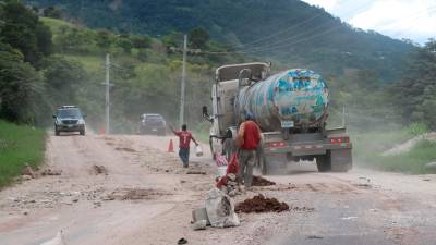 Tramos en mal estado en la carretera CA-4 entre Santa Rosa y Cucuyagua, Copán. Foto: Mariela Tejada.