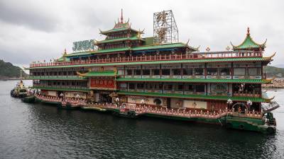 El restaurante flotante se hundió tras encontrar condiciones adversas en el mar de China.