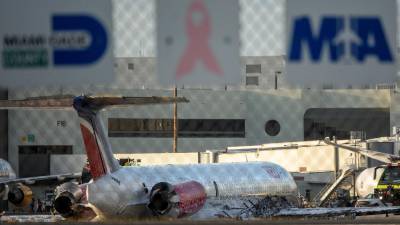 La aeronave se incendió al aterrizar en el aeropuerto de Miami tras sufrir dificultades técnicas.