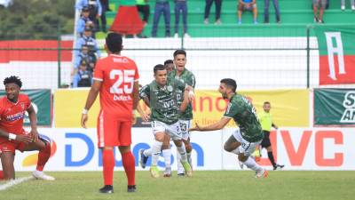 Marathón endereza el camino goleando a una débil Real Sociedad