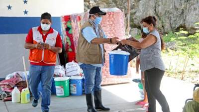 World Vision Honduras entrega kits de limpieza en la escuela Rafael Leonardo Callejas.