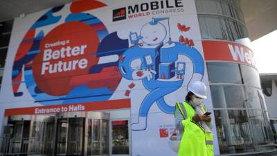 Los organizadores dan los toques finales al recinto que albergará la feria de tecnología móvil más importante del mundo, que oficialmente abre sus puertas en Barcelona el próximo lunes