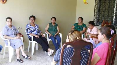Las madres y esposas de los ocho hondureños están a la espera de una respuesta de Cancillería para repatriar los cuerpos.