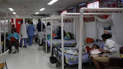 Vista general de la Sala de Dengue del Hospital Escuela Universitario (HEU) en Tegucigalpa (Honduras), en una fotografía de archivo. EFE: Gustavo Amador