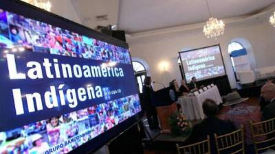 Un grupo de personas participa del acto de presentación del estudio 'Latinoamérica indígena en el siglo XXI', realizado por el Banco Mundial. EFE.