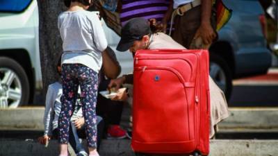 Hasta el 22 de junio pasado, el Gobierno de EE.UU. deportó a 2 salvadoreños y sus hijos menores de edad se quedaron detenidos en suelo estadounidense por la política de 'tolerancia cero', según la Dirección General de Migración y Extranjería (DGME). EFE/Archivo