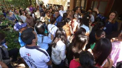 Centenares de personas llegaron a la feria a dejar sus hojas de vida buscando un empleo. Foto: Yoseph Amaya