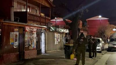 Las autoridades llegaron hasta el lugar de la escena para hacer el levantamiento de los cuerpos.