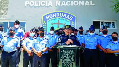 Jefes de la zona noroccidental ayer con el director Héctor Sánchez.