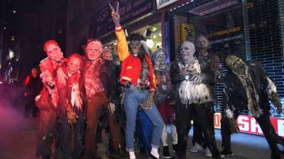 Heidi Klum llegó con su elenco de zombies, con quienes incluso realizó la coreografía de la icónica canción “Thriller de “Michael Jackson.