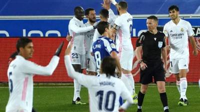 Real Madrid no tuvo piedad y goleó 4-1 al Alavés en duelo de la jornada 20 de España.