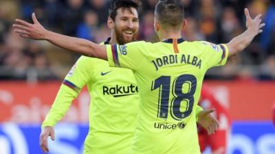 Messi festejando su anotación con Jordi Alba. FOTO AFP.