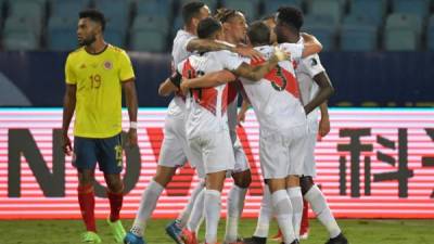 Perú respiró con triunfo 2-1 ante Colombia este domingo en Goiania. Foto AFP.