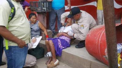 Una señora resultó herida en el accidente y fue atendida por elementos del Cuerpo de Bomberos.