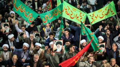 Manifestaciones a favor y en contra del gobierno se desarrollan por diversas partes de Irán.