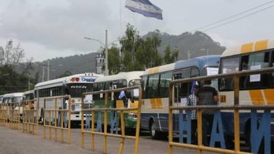 La amenaza de un nuevo paro nacional de transporte se mantiene en el aire.