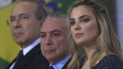 En la imagen, el presidente brasileño, Michel Temer (c) junto a la primera dama Marcela Temer (d). EFE/Archivo.