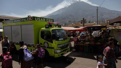 Las autoridades de Guatemala informaron este lunes que el incendio forestal en el volcán de Agua ha sido sofocado en un 30 %, tras cinco días de operaciones para controlar la emergencia.