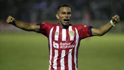 El volante Edwin Rodríguez deja las filas del Olimpia ya que cumplirá el sueño de jugar en Europa al convertirse en nuevo jugador del Aris Salónica de Grecia.¿Quién podría reemplazarlo en el cuadro olimpista?