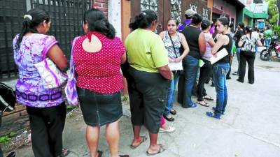 El Bono 10 Mil se entrega a las familias más desposeídas del país.