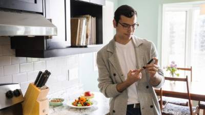 El diabético debe controlar su glucosa o azúcar en sangre para evitar sufrir de disfunción eréctil.