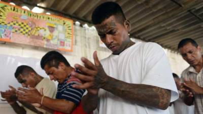 'Es una nueva oportunidad, para que la gente vea que no somos la escoria de la sociedad', dijo un pandillero, de apellido Ramos, a la AFP.