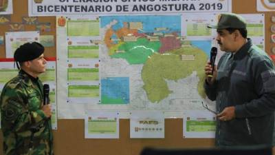 Fotografia cedida por prensa de Miraflores donde se observa al presidente venezolano, Nicolás Maduro, en una reunión en el marco de los preparativos del Bicentenario del Congreso De Angostura y el Ejercicio Militar 'Soberanía 2019', hoy en Caracas (Venezuela). EFE