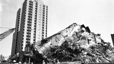 Actividades culturales y cívicas inundan estos días Ciudad de México para conmemorar el 30 aniversario del sismo que asoló la ciudad en 1985 y que, además de causar miles de víctimas, despertó a la sociedad y motivó grandes cambios en el país.