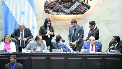 <b>Sin que exista un asidero legal que permita la entrega de fondos, Luis Redondo siguecayendo en ilegalidades, asegura la oposición.</b>