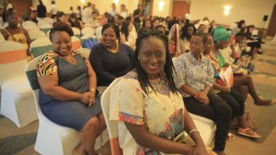 Un grupo de mujeres participa en la inauguración del Foro Nacional: Las niñas y adolescentes garífunas este, jueves 26 de abril de 2018, en Tegucigalpa (Honduras). EFE