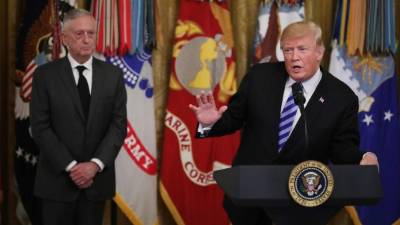 El secretario de Defensa Jim Mattis y el presidente de EEUU, Donald Trump. Foto: AFP